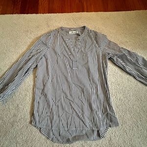 Vineyard vine blue and white stripe blouse